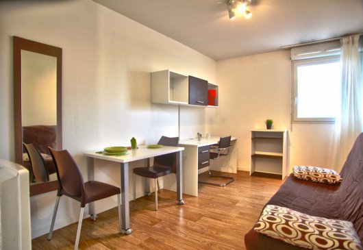 Studio 10 min St Charles station