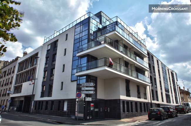 Studio equipped with view on Paris