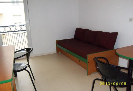 Studio with view on court