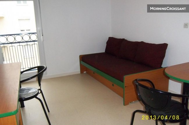 Studio with view on court