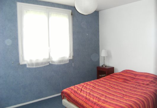 Luminous room in a quiet residence