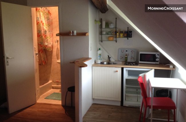 Small studio ideally well located