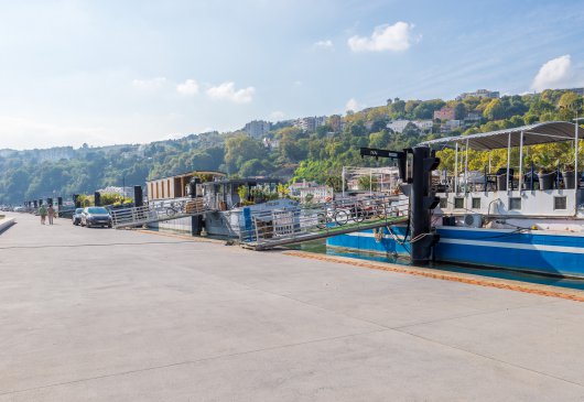 LA TIMONERIE - on a Boat in Lyon