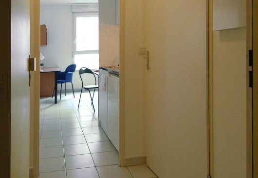 Single studio close to city centre 