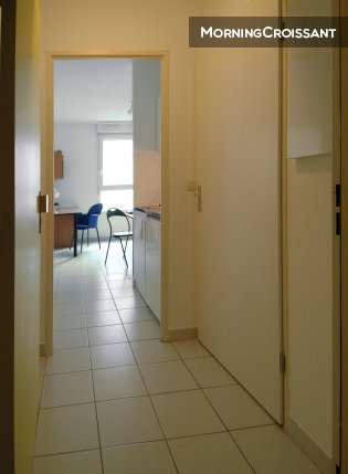 Single studio close to city centre 