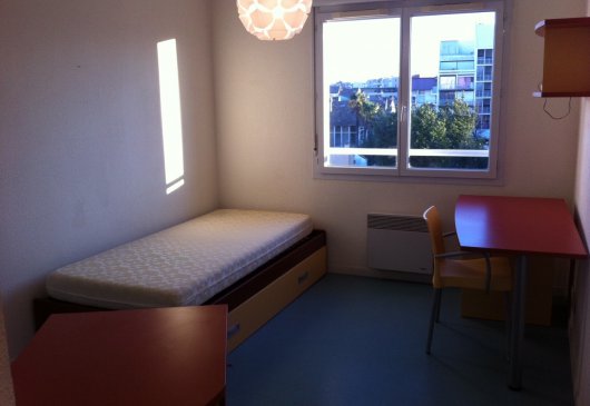 Functional studio near UHC