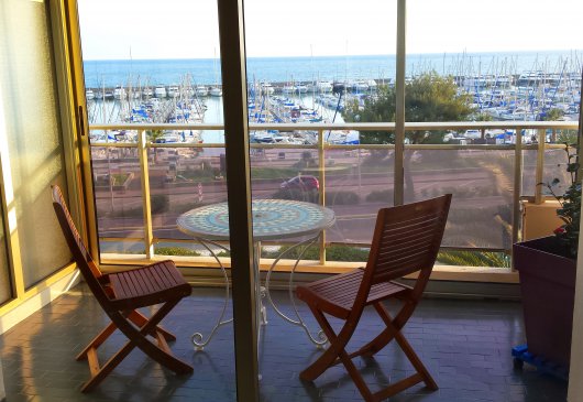 Superb studio beachfront