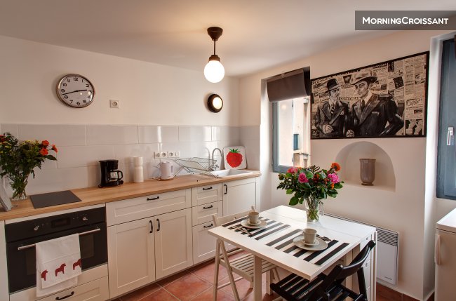 Superb studio Marseille ref 1970