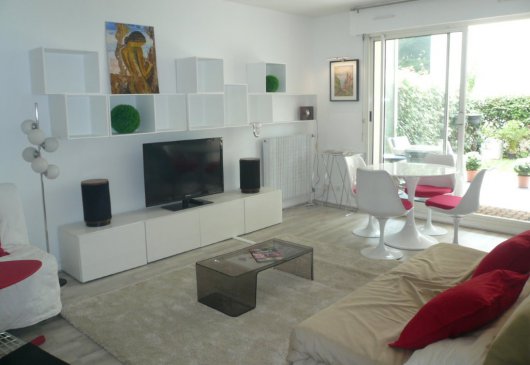 1BR with terrace, Garden, parking