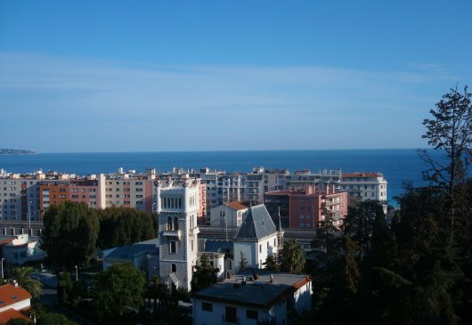 5 minutes a walk to the beach