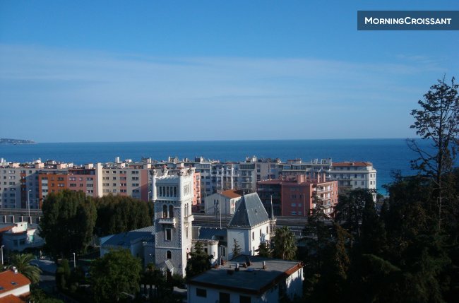 5 minutes a walk to the beach