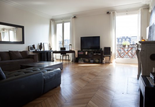 Luxury apartment on Champs Elysées