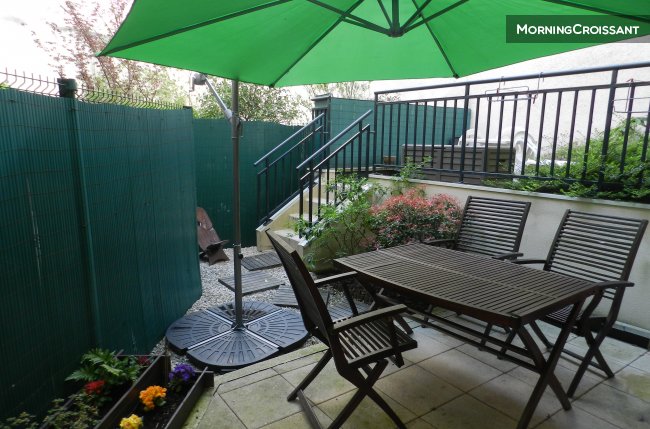 Apartment with terrace and garden