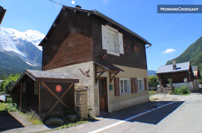 Small house facing the Mont-Blanc