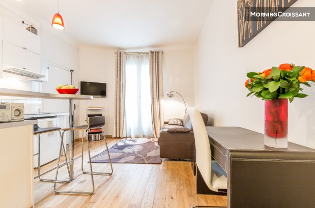Charming flat in Paris trendy heart