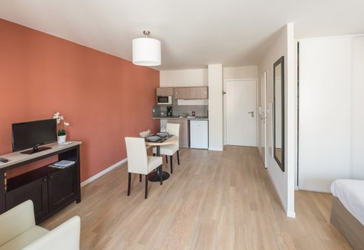 Super bright and modern apt