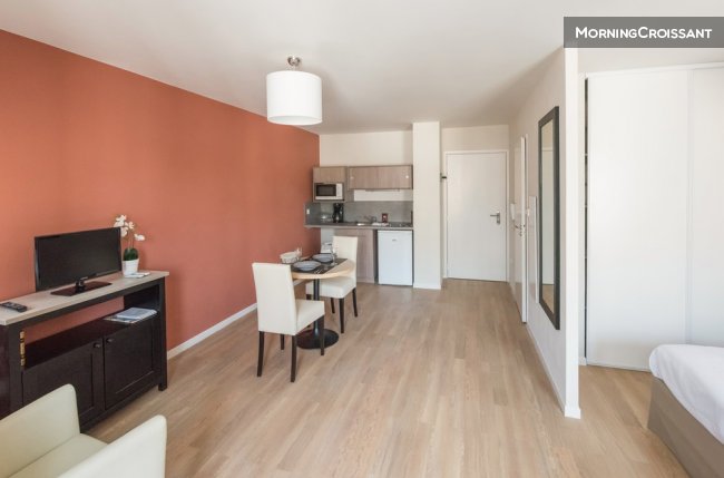 Super bright and modern apt