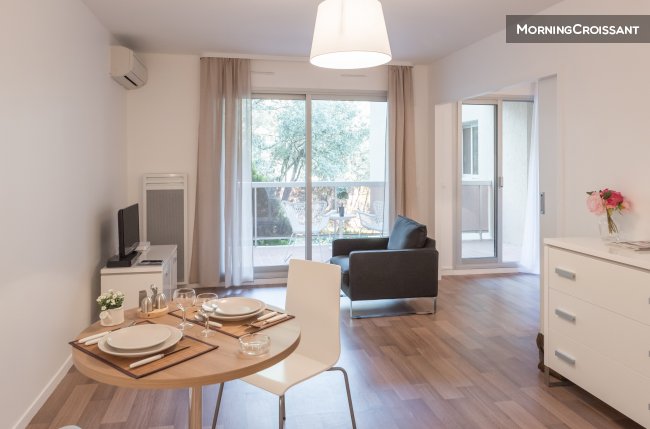 Sublime 1BR Apt on the heights