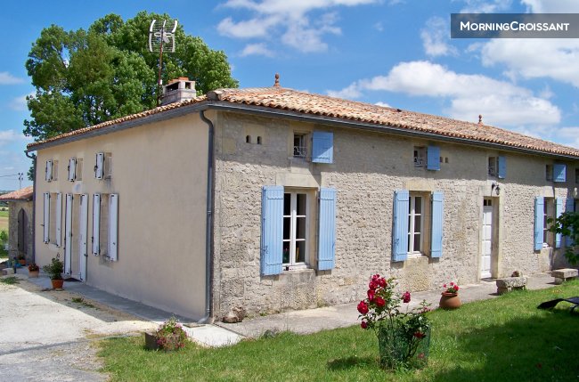Charentaise farm in the vineyard