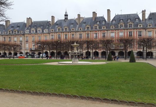 2 parts Place des Vosges