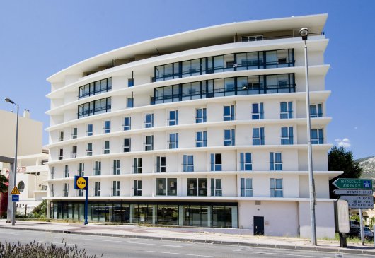 Furnished studio close amenities