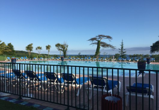 Between the sea and the mountain