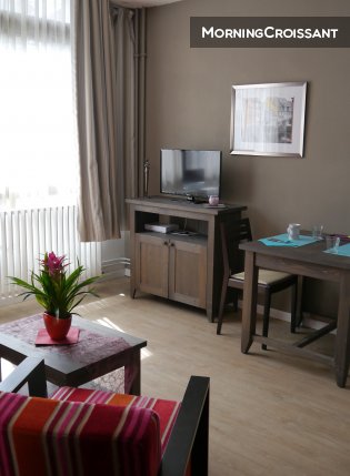 Luxurious Apt - Prime location