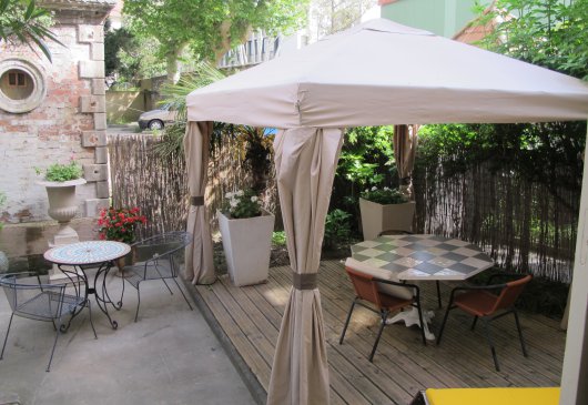 Avignon apartment with garden