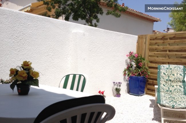 Beautiful 2 bdrm duplex with garden