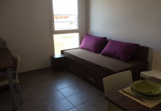 Great quiet apt river oriented