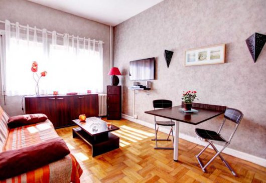 For rent beautiful 2 rooms Nice.