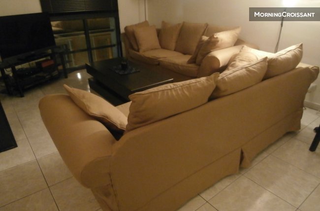 100 M2 A 2min walk to Comedy