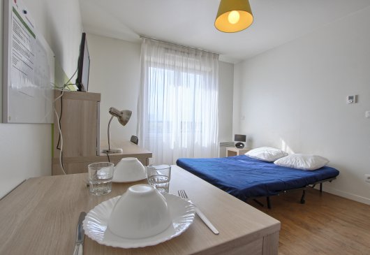 Design Studio 100m from Paris