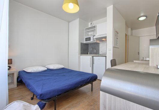 Bright studio near Paris