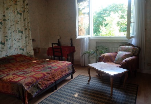 Spacious room along a creek