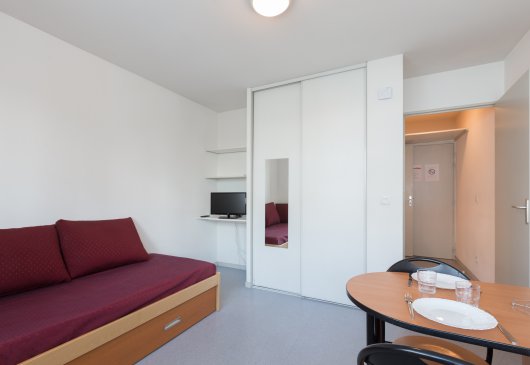 Spacious and luminous studio