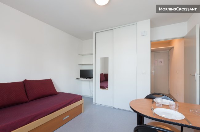 Spacious and luminous studio