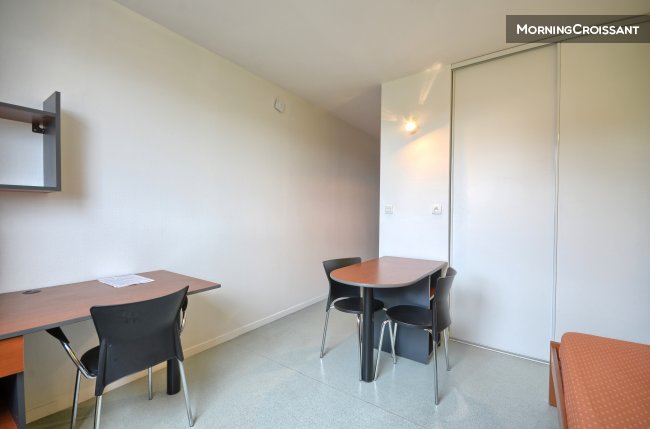 Between port & garden of sculptures