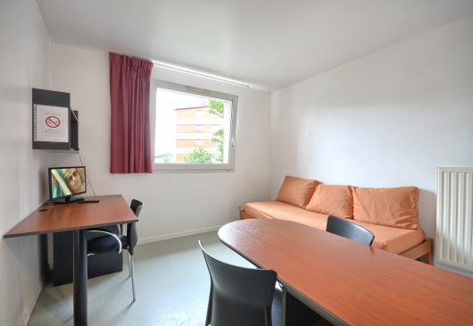 Fully furnished and idealy located