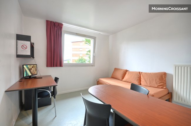 Fully furnished and idealy located