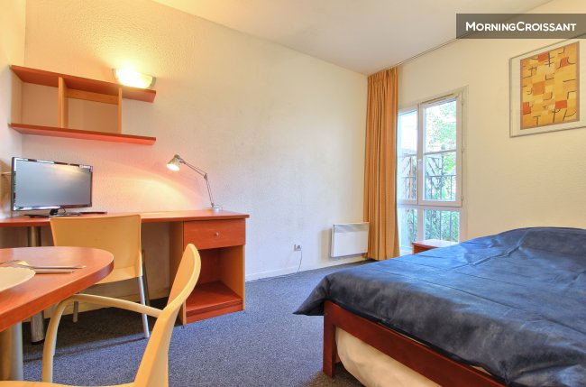 Studio near RER station Val Europe