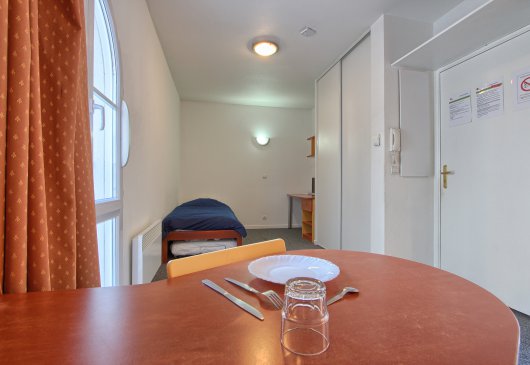 Cheap studio in Val d'Europe