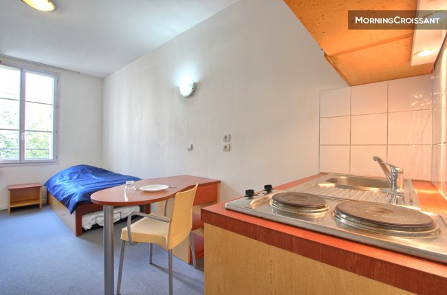 Cheap rental for 2 ppl in the 77