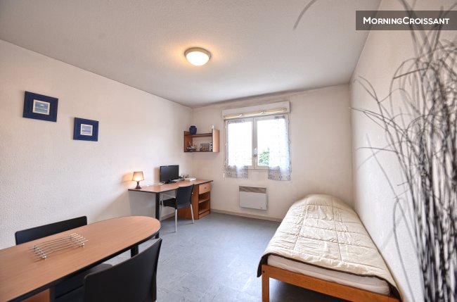 Studio for 1 nearby Eurexpo