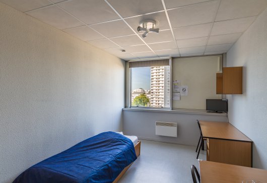 Nice studio-side station in Tours