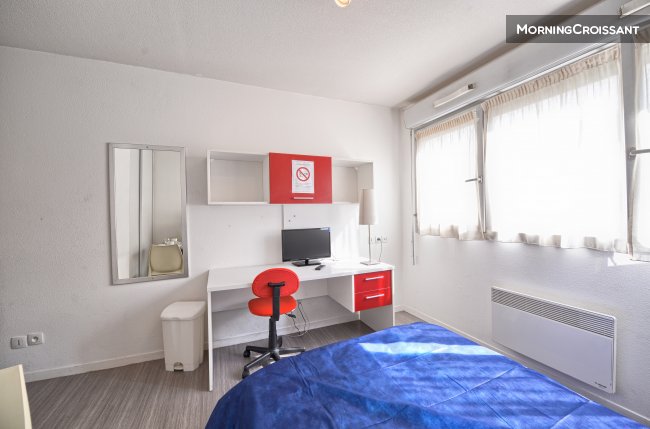 Studio in inner Lyon